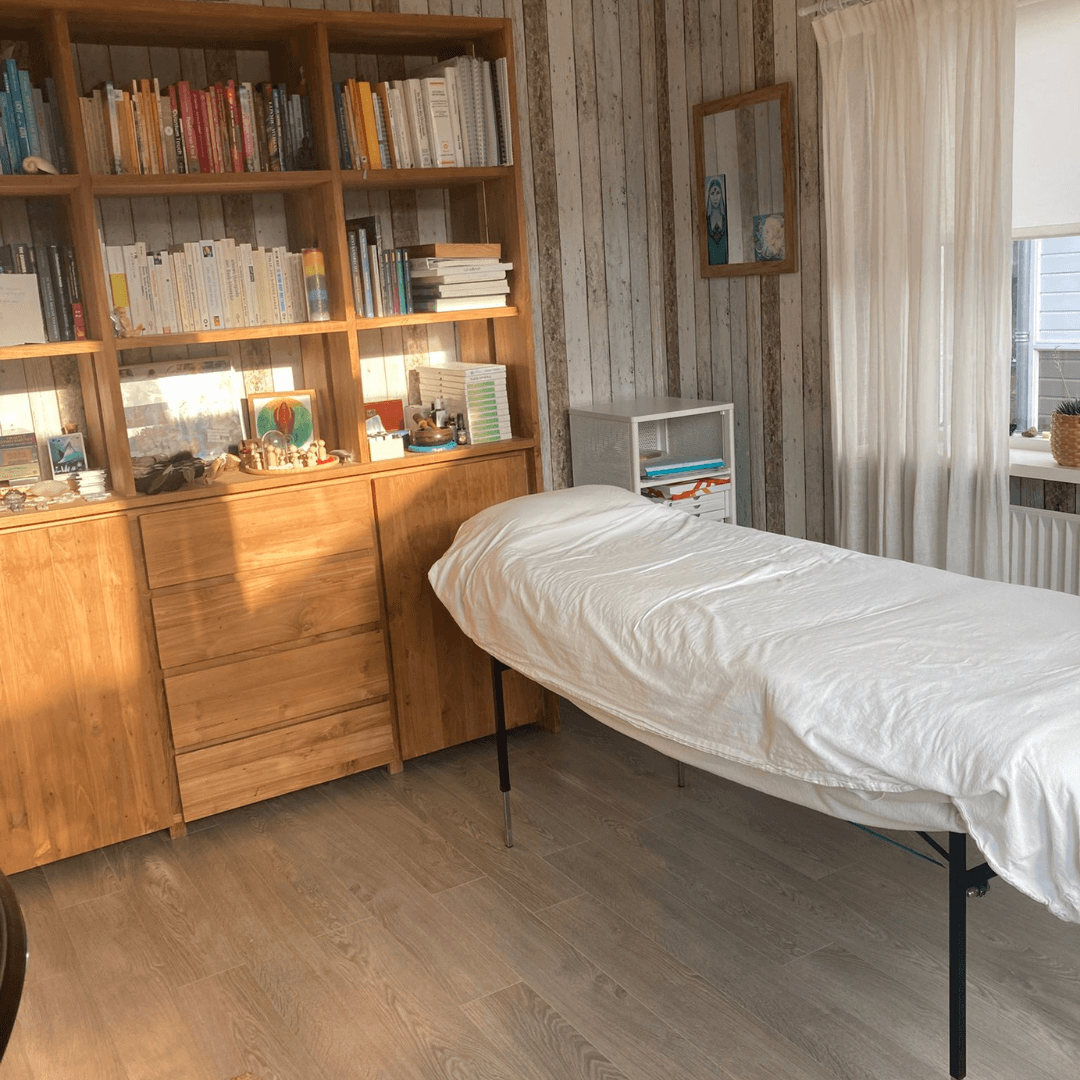 Ruime en lichte praktijkruimte voor natuurgeneeskunde, energetische therapie en kinesiologie in Amstelhoek